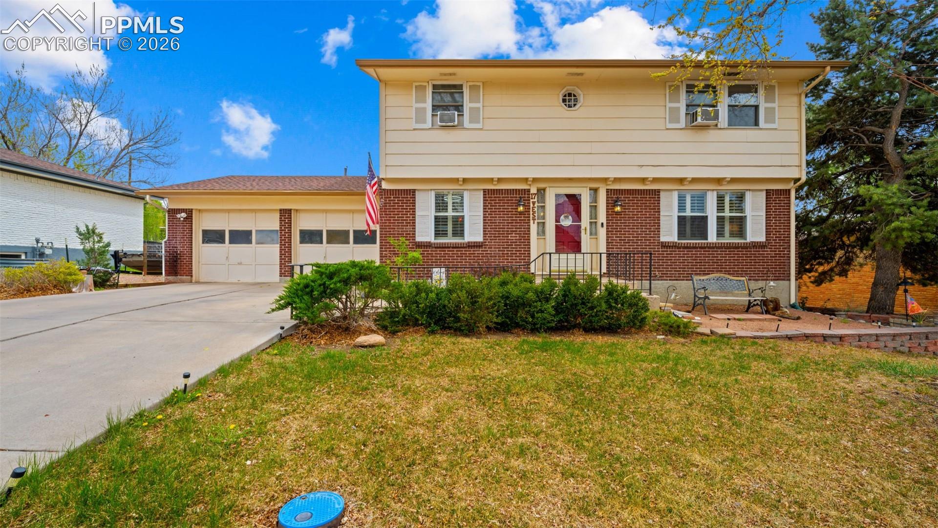 17 W Clover Circle