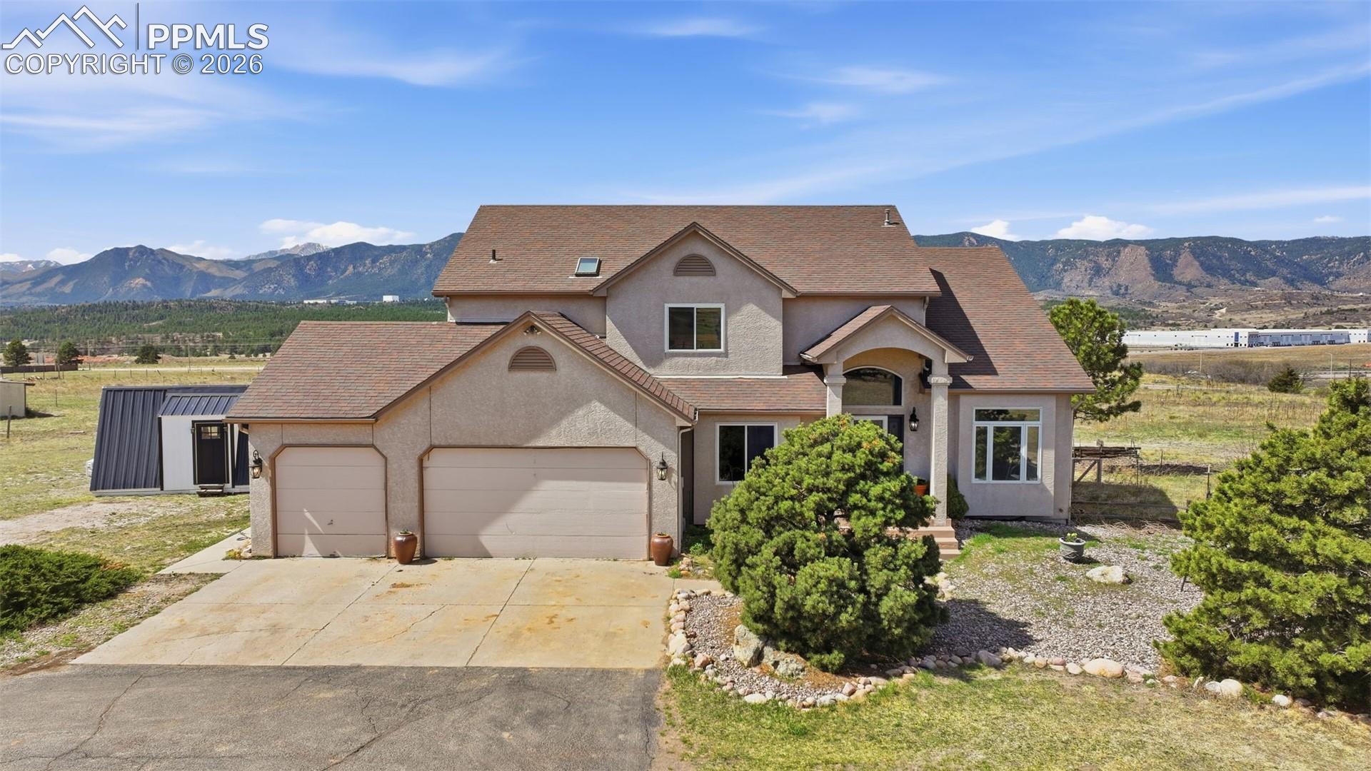 715 Struthers Loop
