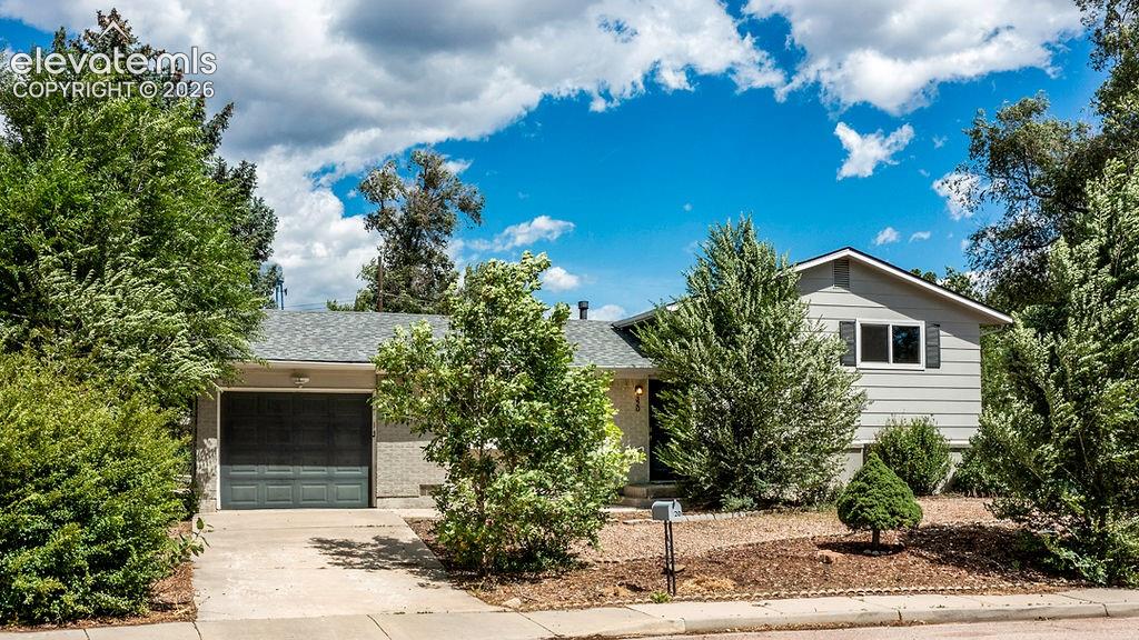 320 Cranbrook Circle